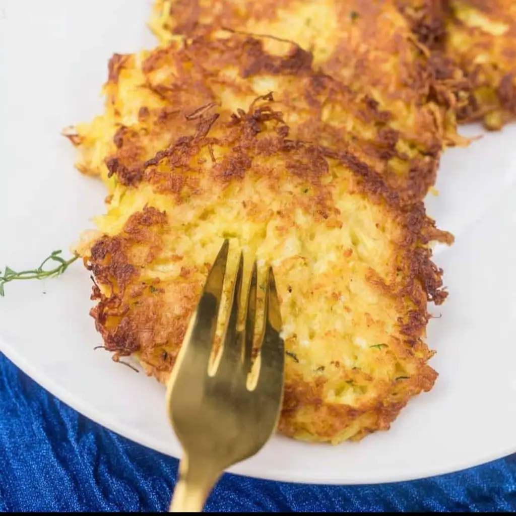 Golden squash patties with parsley and dipping sauce